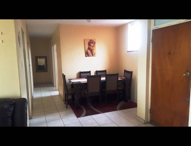3 BEDROOM FLAT TO LET IN UMBILO